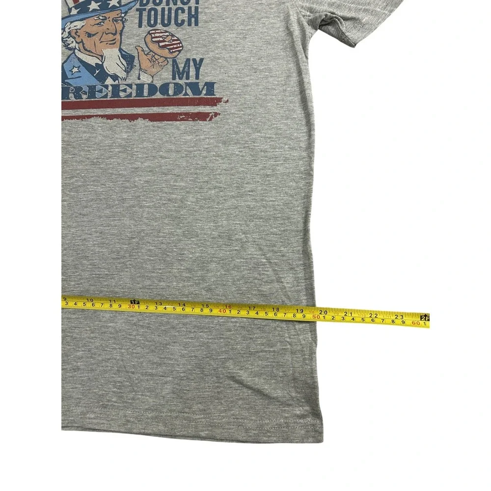 Donut Touch My Freedom T-Shirt Mens Medium Gray Excellent‎ Patriotic Graphic NWT